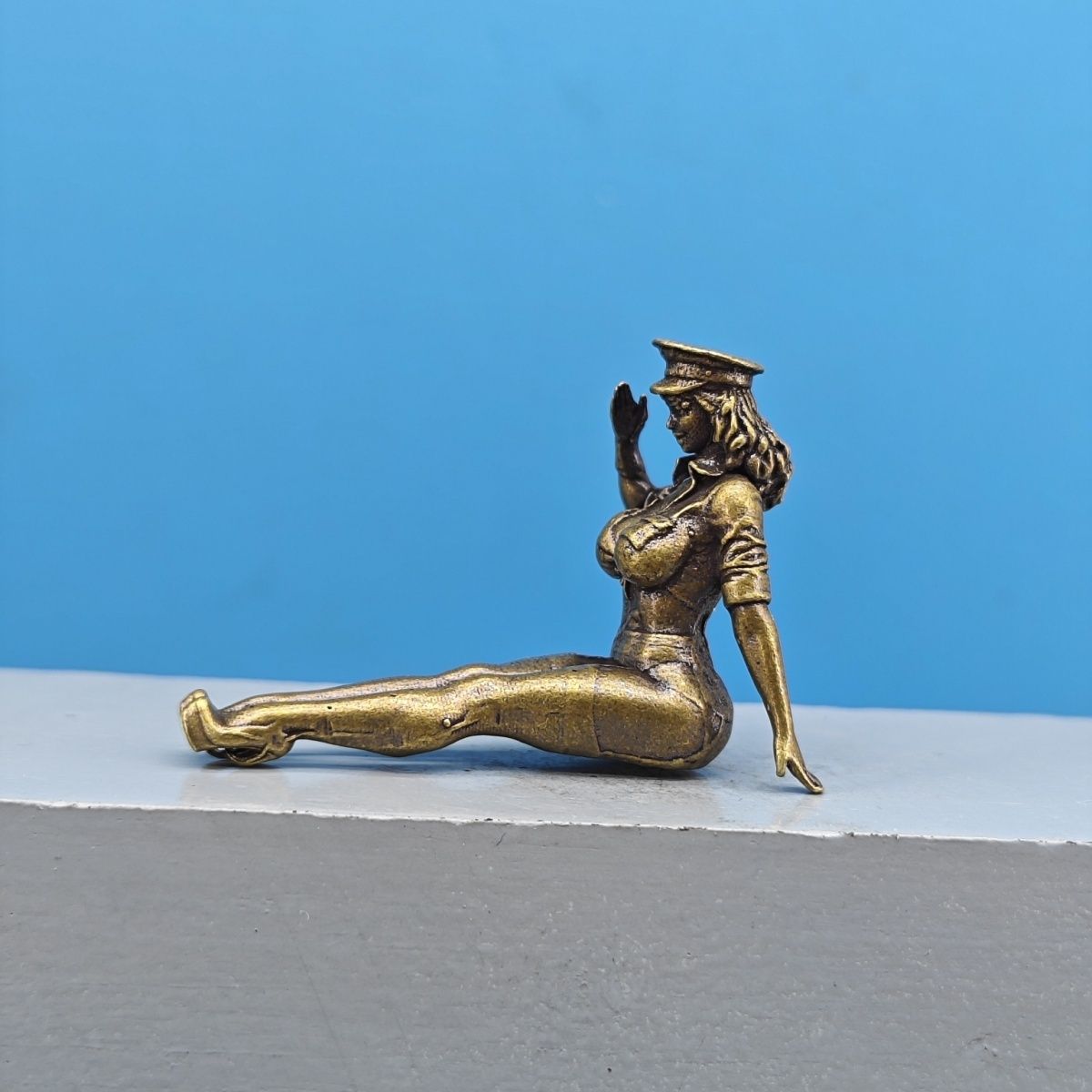 Vintage Collectible Cars - Estatueta Miniatura de Menina em Latão