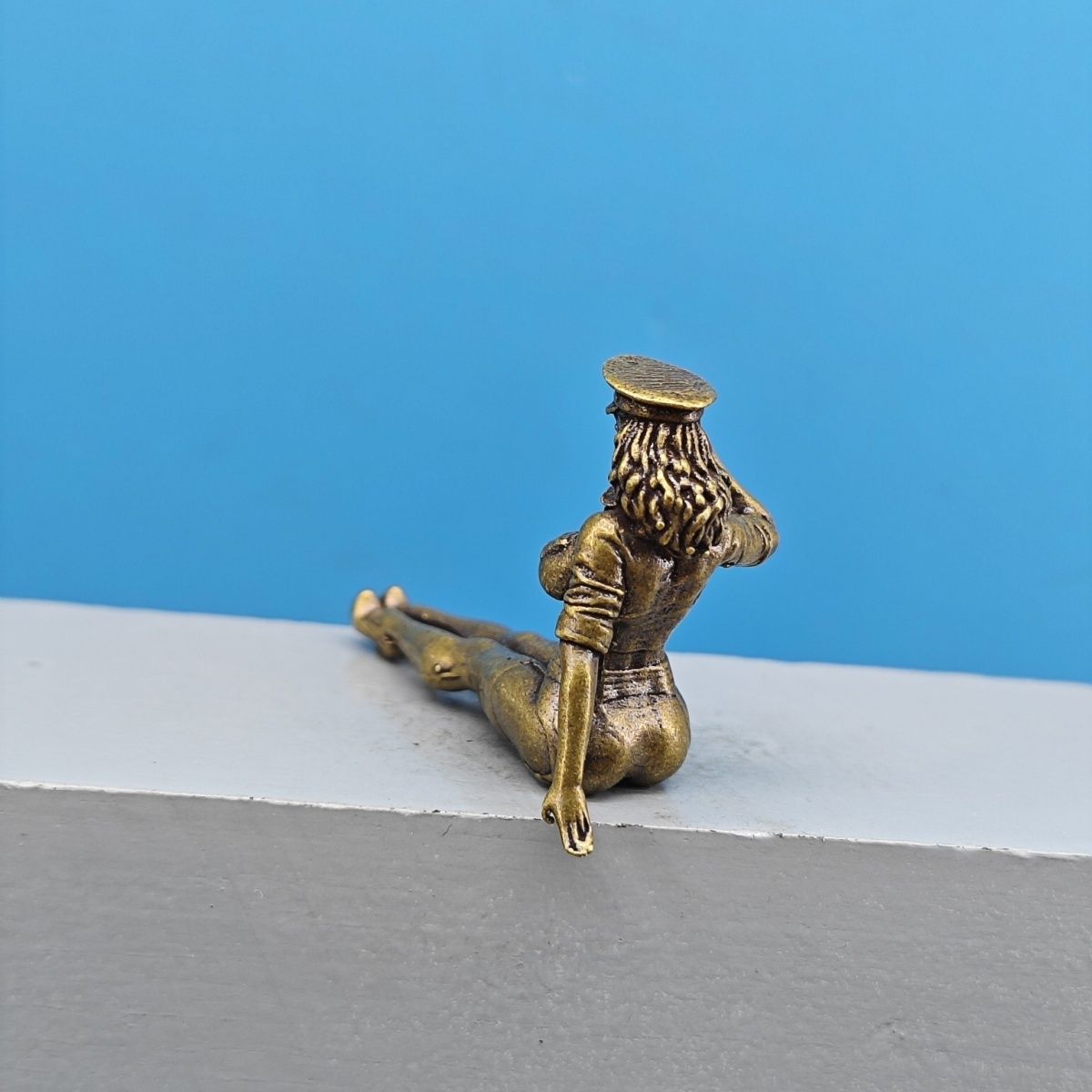 Estatueta Miniatura de Menina  - Vintage Collectible Cars avaliação e preço